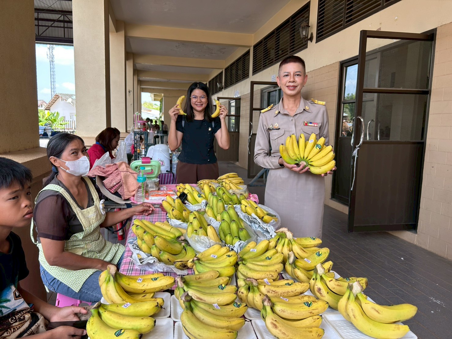 สพอ.เมืองสระแก้ว ติดตามและสนับสนุนการดำเนินงานโครงการตลาดนัดคนไทยยิ้มได้