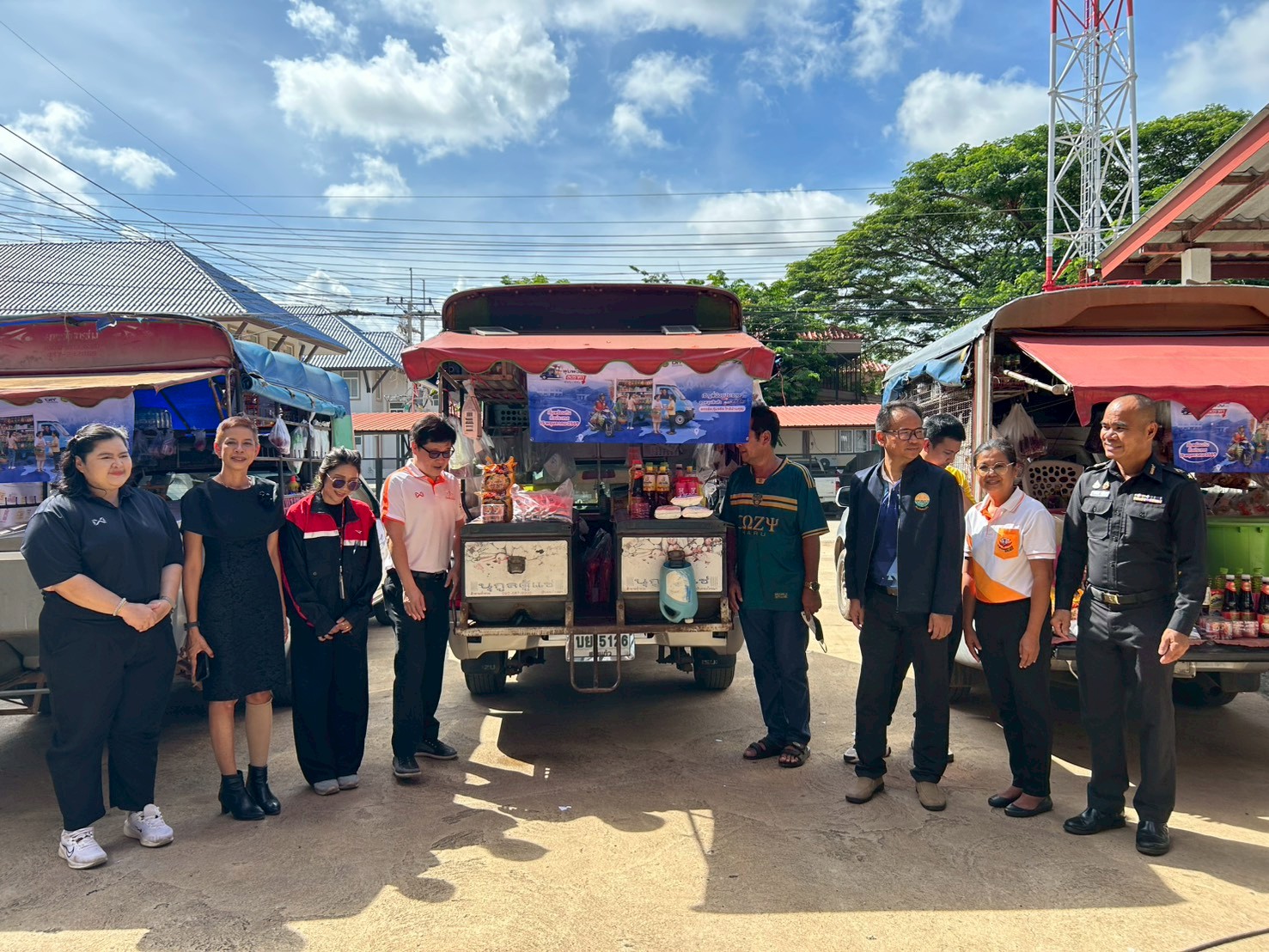 อำเภอเมืองสระแก้ว จัดกิจกรรม Kick-off “ไทยช่วยไทย ลดภาระค่าครองชีพ” ปล่อยขบวนรถพุ่มพวงช่วยประชาชน